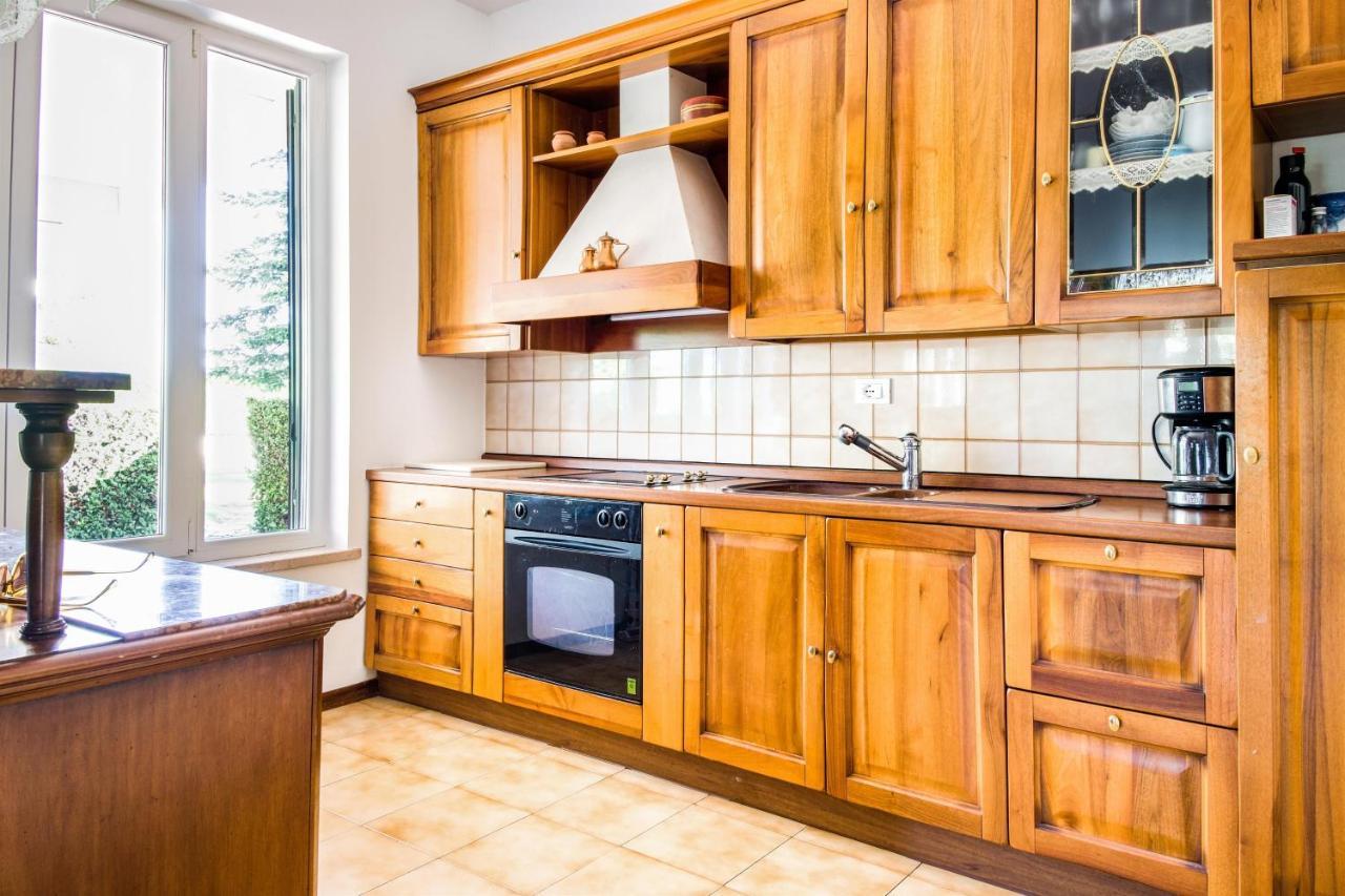 Villa Carini With 3000 Mq Garden & Heated Pool Castelnuovo del Garda Eksteriør bilde