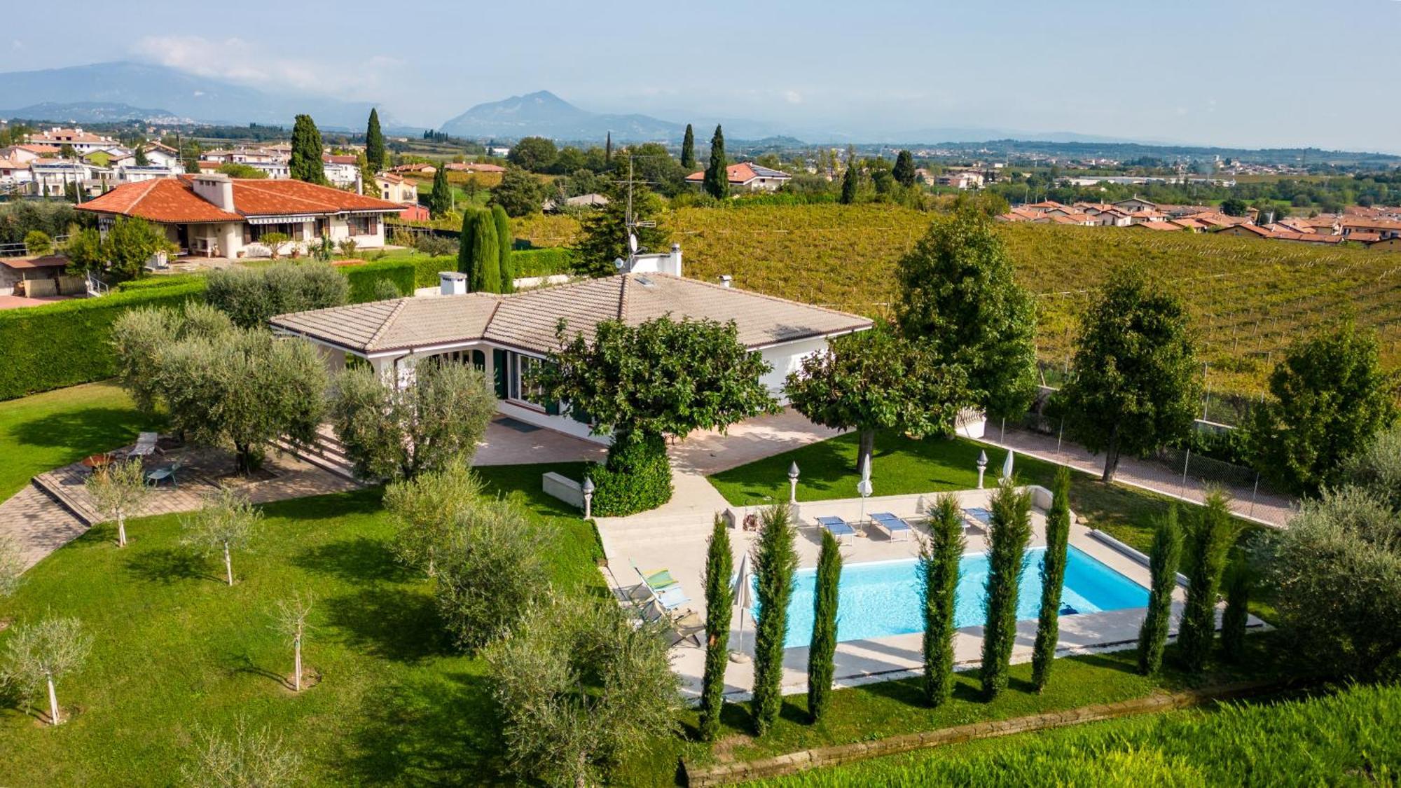 Villa Carini With 3000 Mq Garden & Heated Pool Castelnuovo del Garda Eksteriør bilde