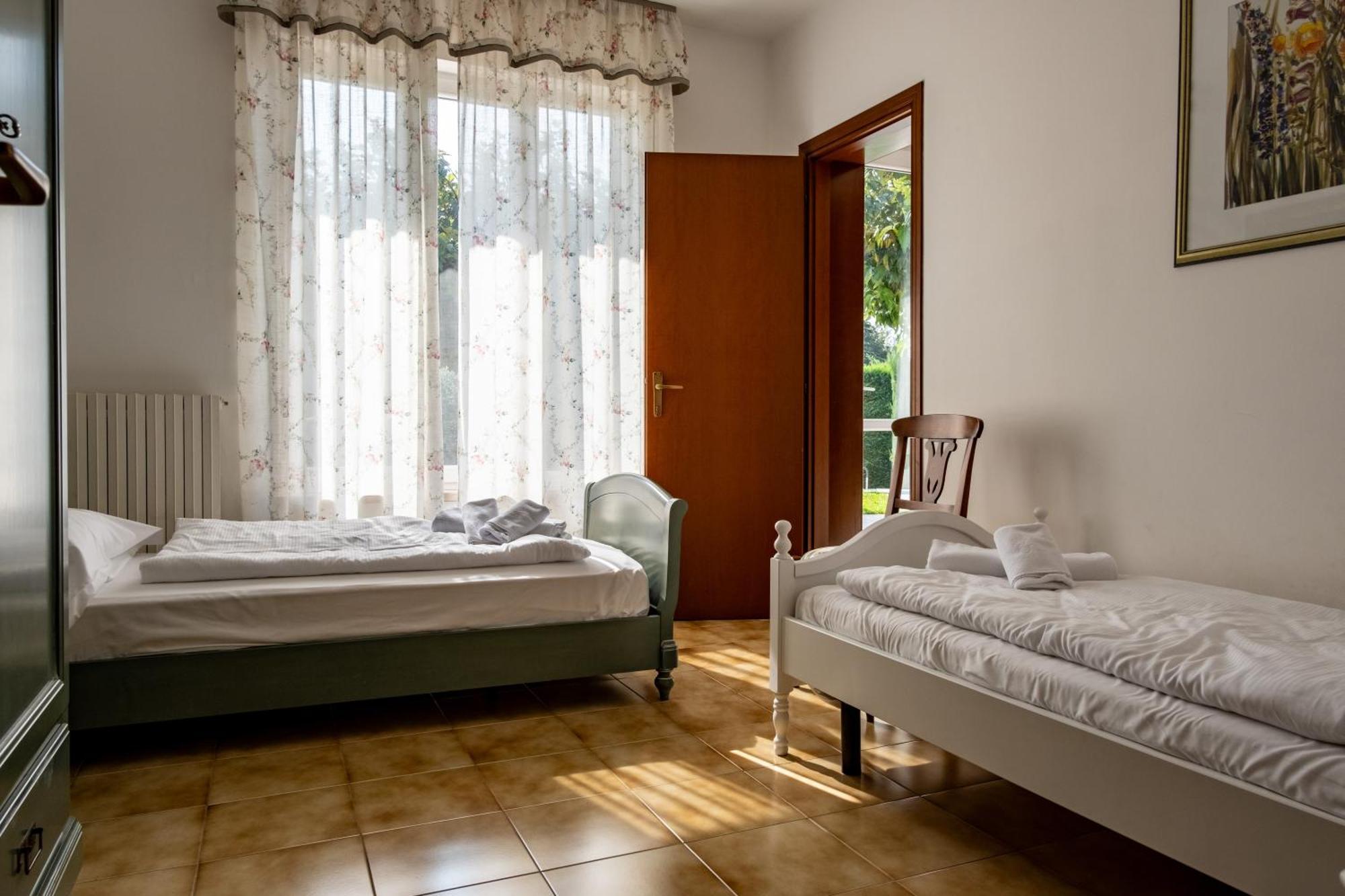Villa Carini With 3000 Mq Garden & Heated Pool Castelnuovo del Garda Eksteriør bilde