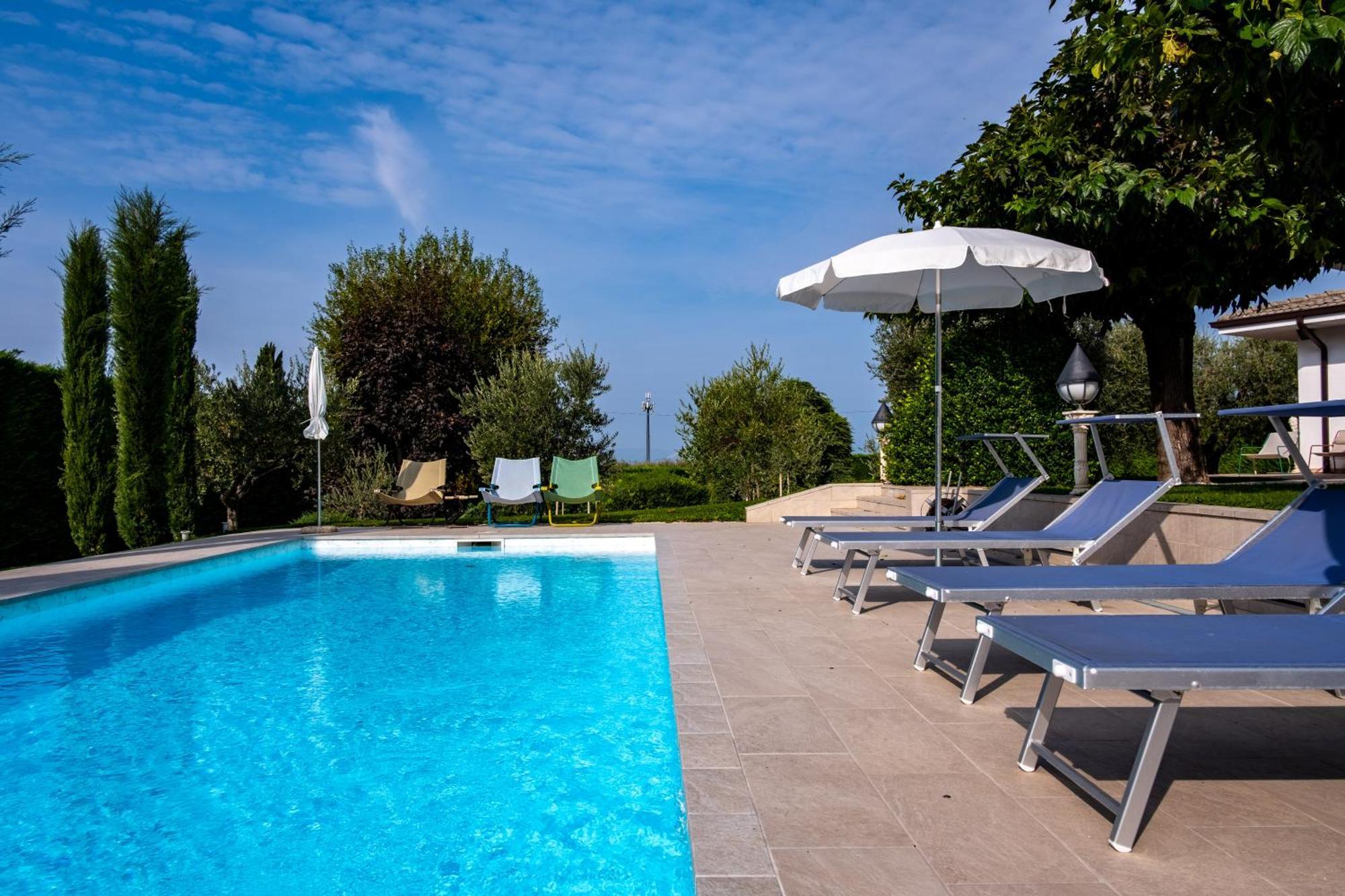 Villa Carini With 3000 Mq Garden & Heated Pool Castelnuovo del Garda Eksteriør bilde