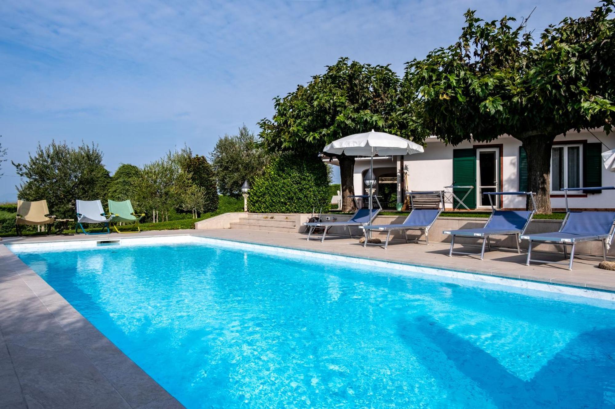 Villa Carini With 3000 Mq Garden & Heated Pool Castelnuovo del Garda Eksteriør bilde