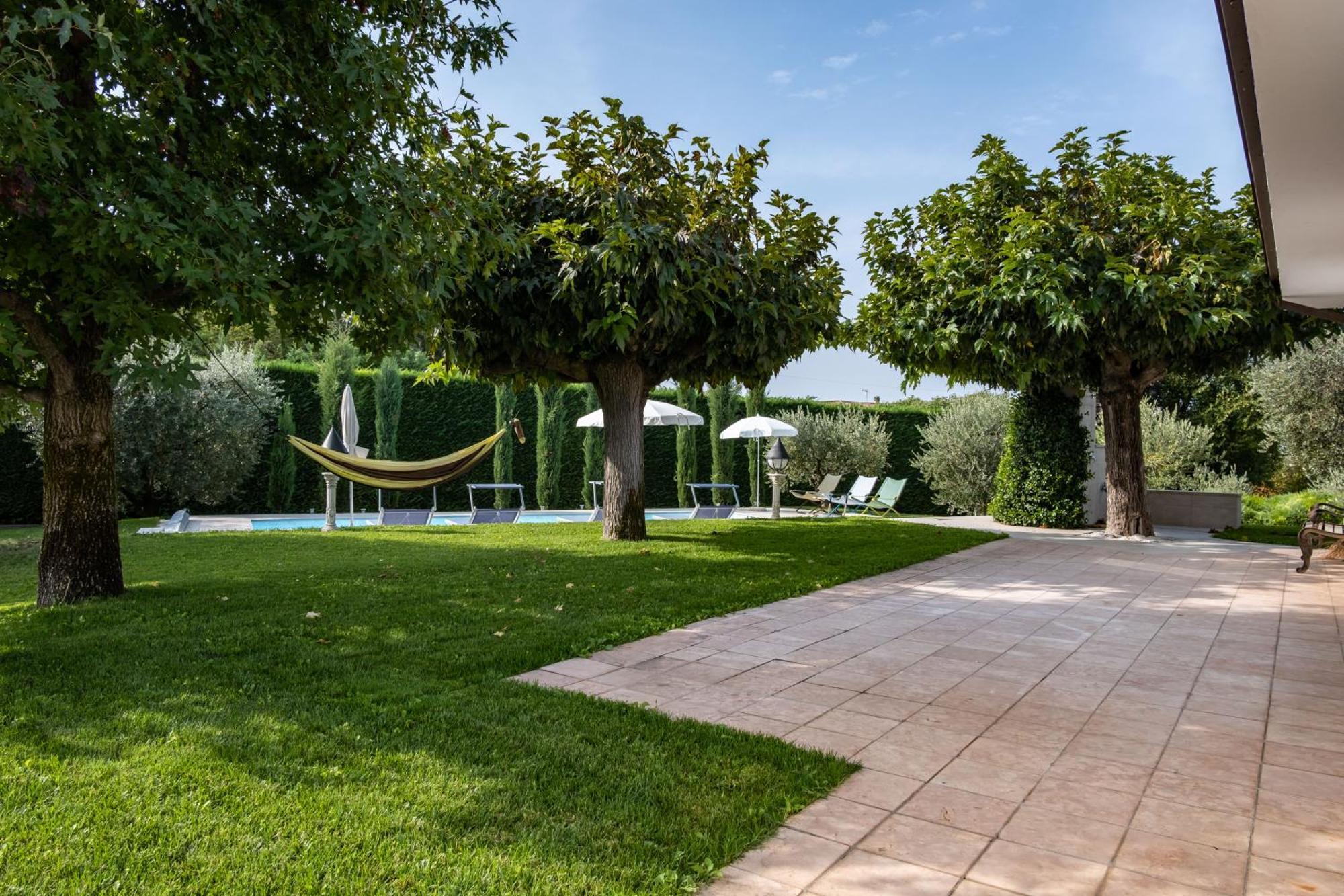 Villa Carini With 3000 Mq Garden & Heated Pool Castelnuovo del Garda Eksteriør bilde