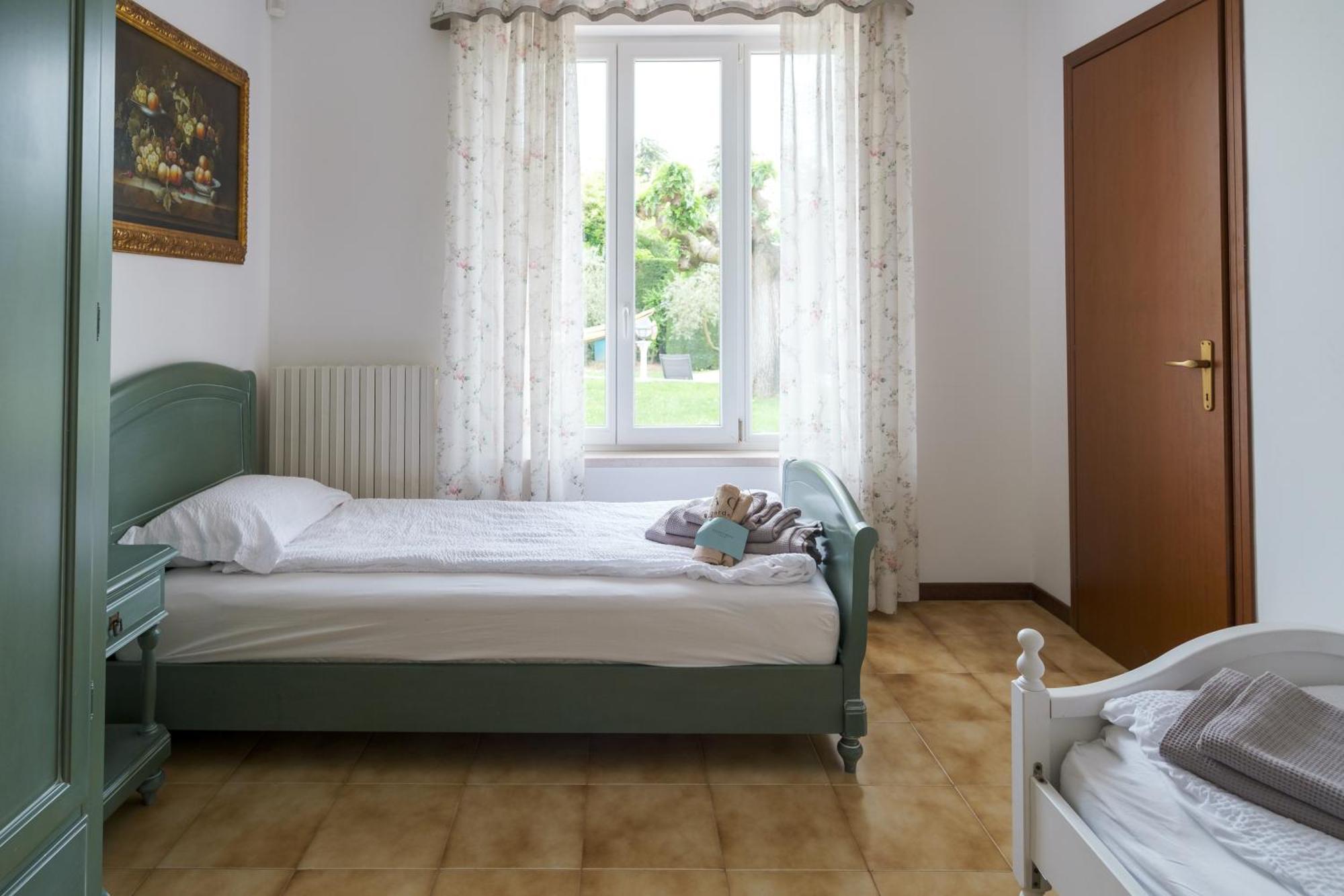 Villa Carini With 3000 Mq Garden & Heated Pool Castelnuovo del Garda Eksteriør bilde