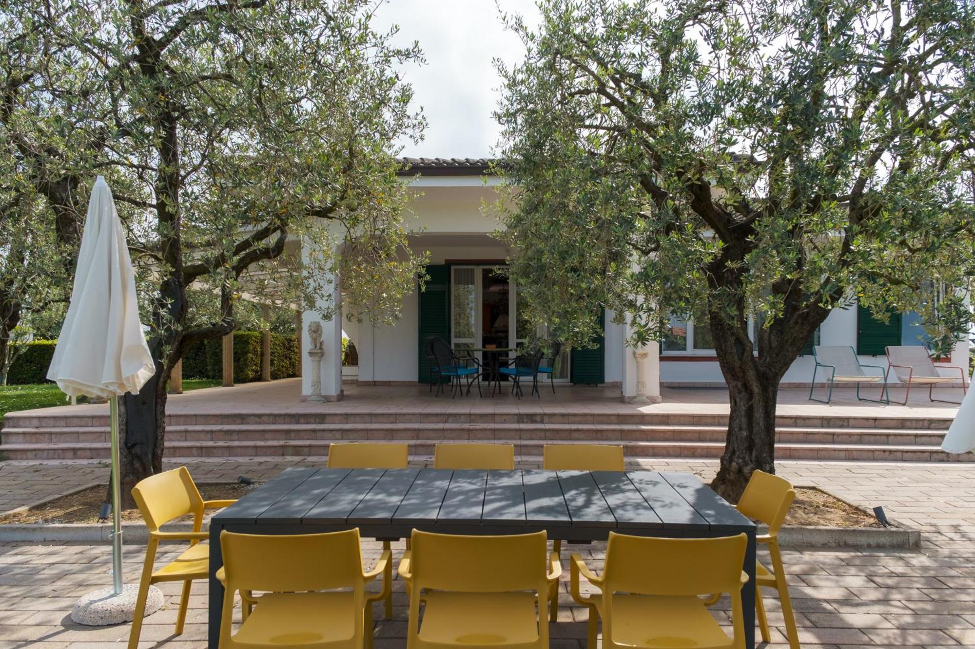 Villa Carini With 3000 Mq Garden & Heated Pool Castelnuovo del Garda Eksteriør bilde
